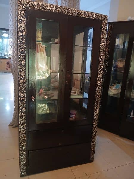 showcase in good condition 0