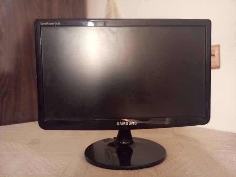 18.5  INCH SAMSUNG lcd MONITOR. 0