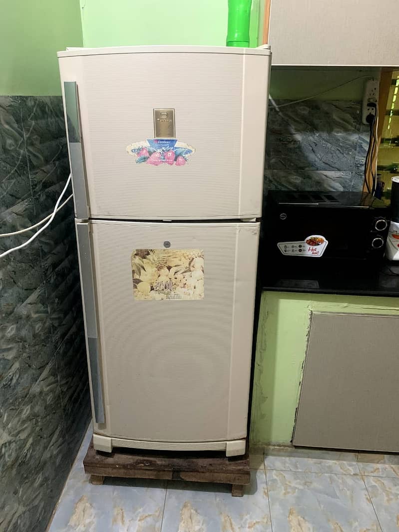 Dawlance medium size fridge 0