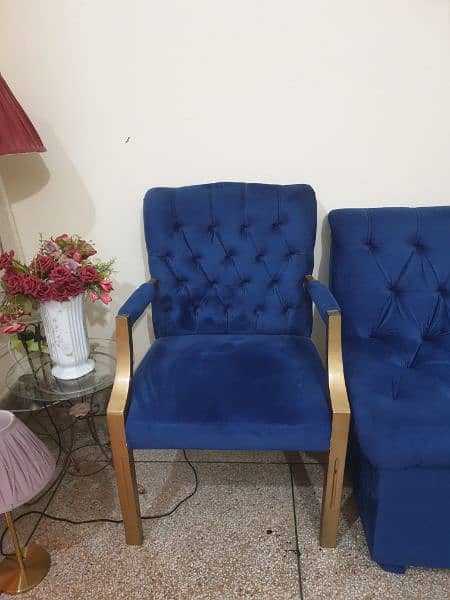 2 seater sofa with 2 chair in velvet 2