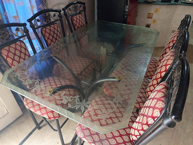 Dining Table With Chairs Available For New Home 1