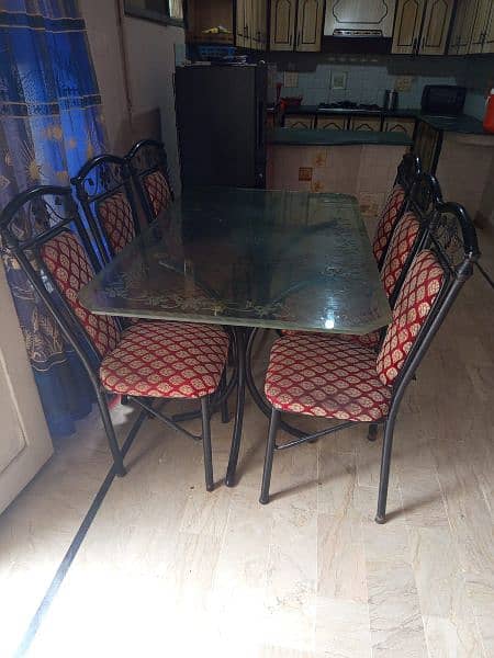 Dining Table With Chairs Available For New Home 2