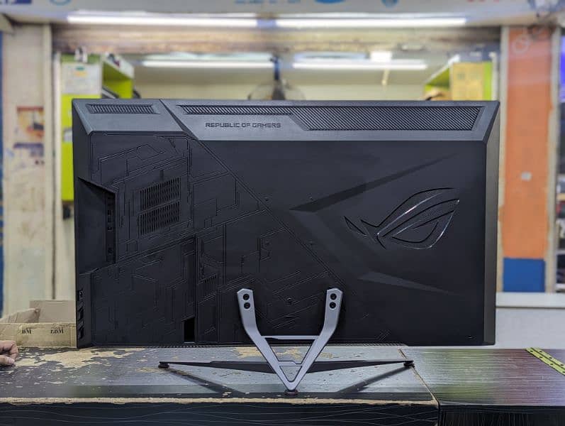 Asus ROG Swift PG43UQ 4K 144Hz 2