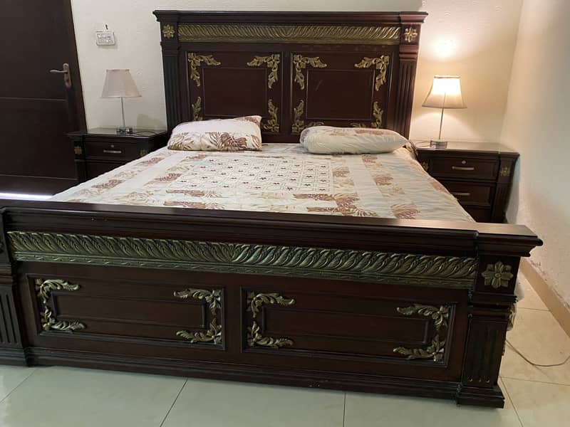 King size bed wooden 1