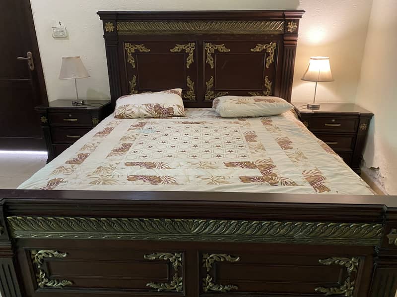 King size bed wooden 2