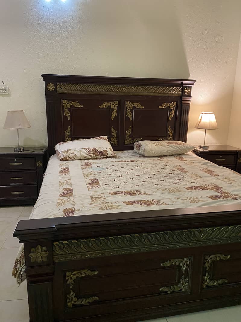 King size bed wooden 4