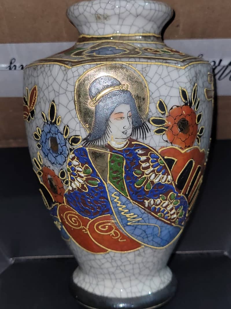 ANTQ WORLD PRESENT UNIQUE COLECTON OF CHINA JAPAN VASES A ONE CONDATN 10