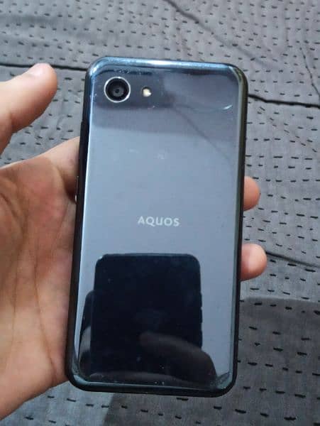 Aquas R Compact (3GB/32GB) Compact Size 3