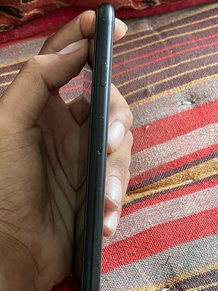 Iphone Se 2 64 gb 10/10 condition 0