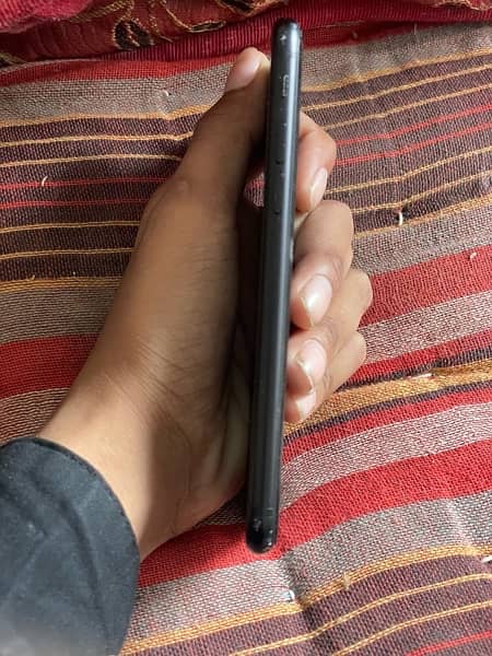 Iphone Se 2 64 gb 10/10 condition 1