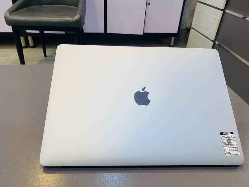 MacBook Pro 15” 2018 i7/16/512 4GB GPU 4