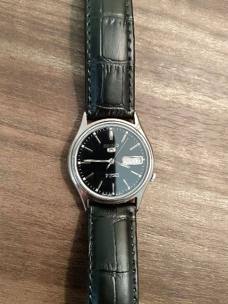 Seiko 5 
Automatic 0