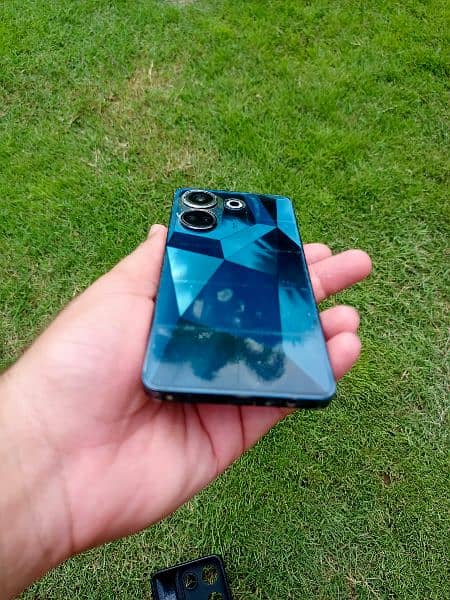 tecno camon 20 one hand use like new original charger box mily ga 2