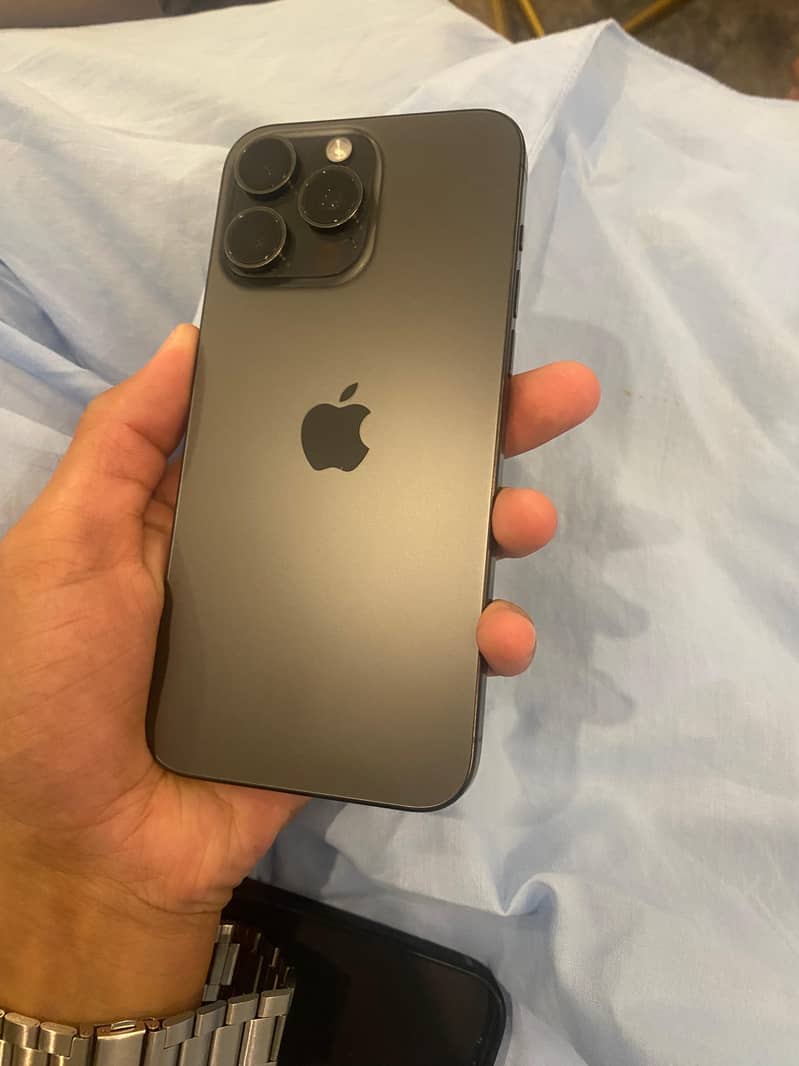 (1) Apple phone 15 pro max (2) Colour : Black titanium (3) Lla model 5