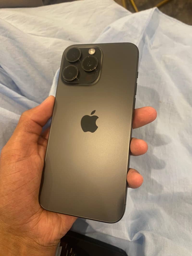 (1) Apple phone 15 pro max (2) Colour : Black titanium (3) Lla model 11