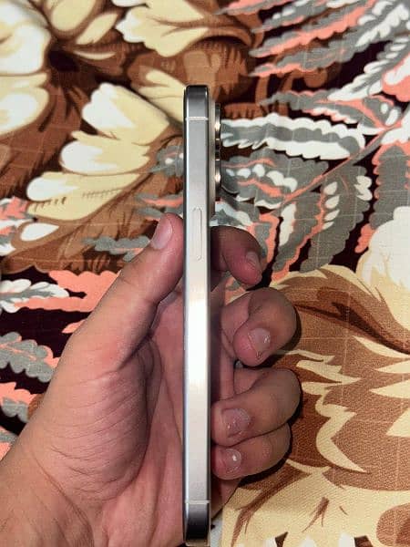 iPhone 15 Pro max White Titanium (UK variant) 3