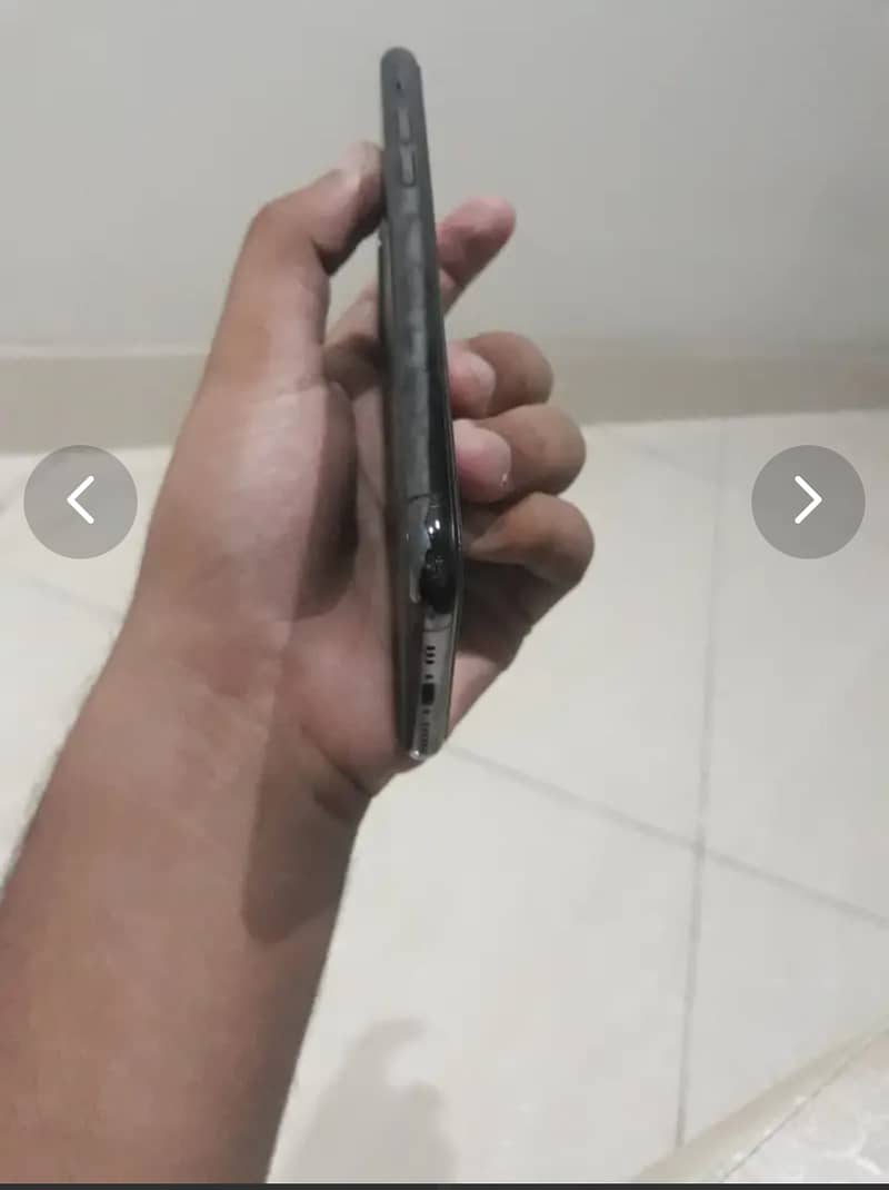 iPhone 11 Pro back damage (Jv) 1