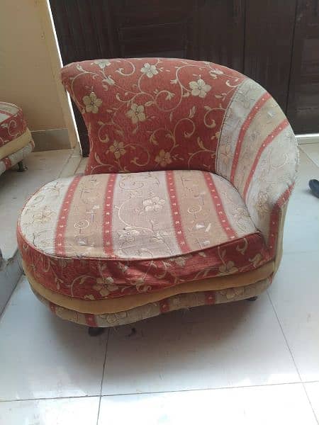 selling 5 seater sofa set in an excellent condition urgently 7