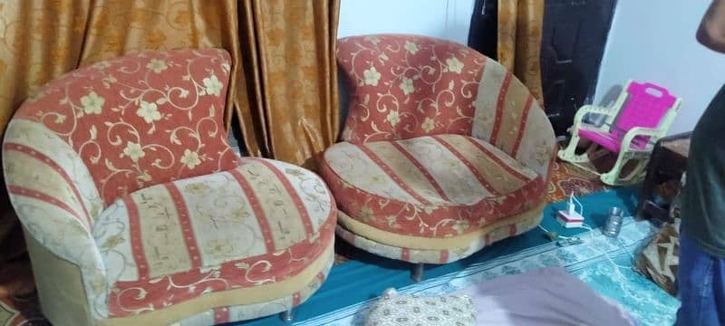 selling 5 seater sofa set in an excellent condition urgently 9