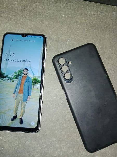 For urgent sale Samsung galaxy A04S 4/128 03204728926 call on this 1