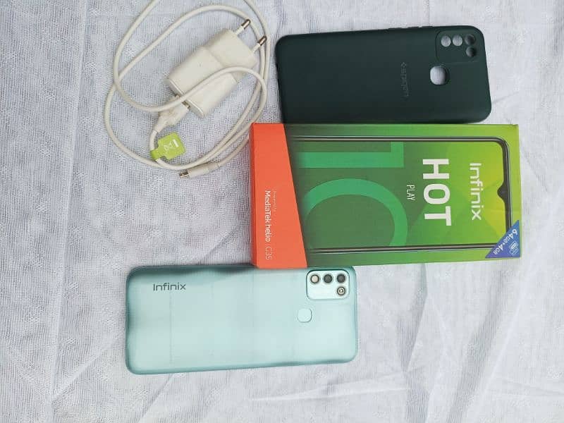 infinix hot 10 play. 4GB /64GB 0