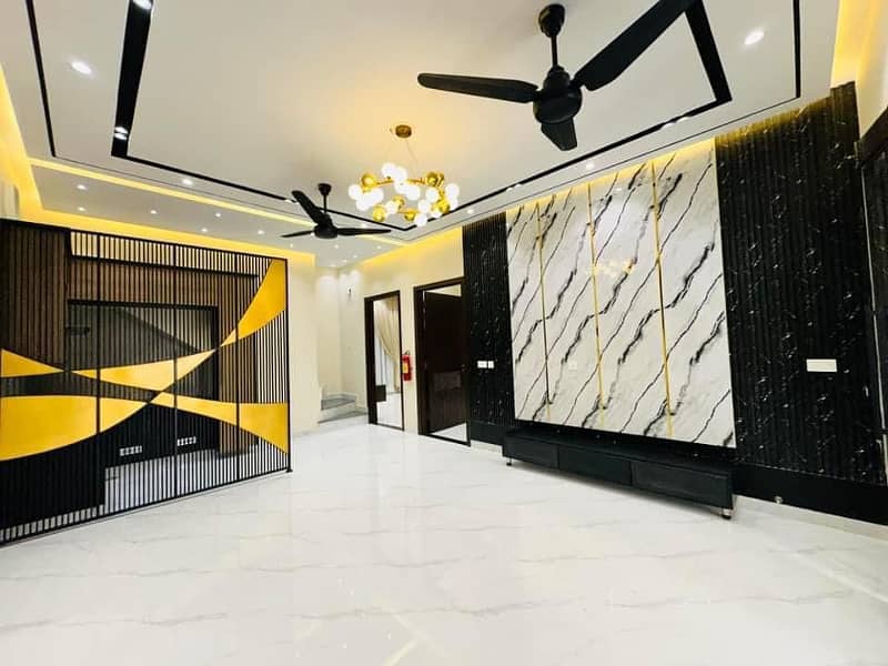 11 MARLA BEAUTIFUL HOUSE FOR SALE IN GULBAHAR BLOCK SECTOR C BAHRIA TOWN LAHORE 7