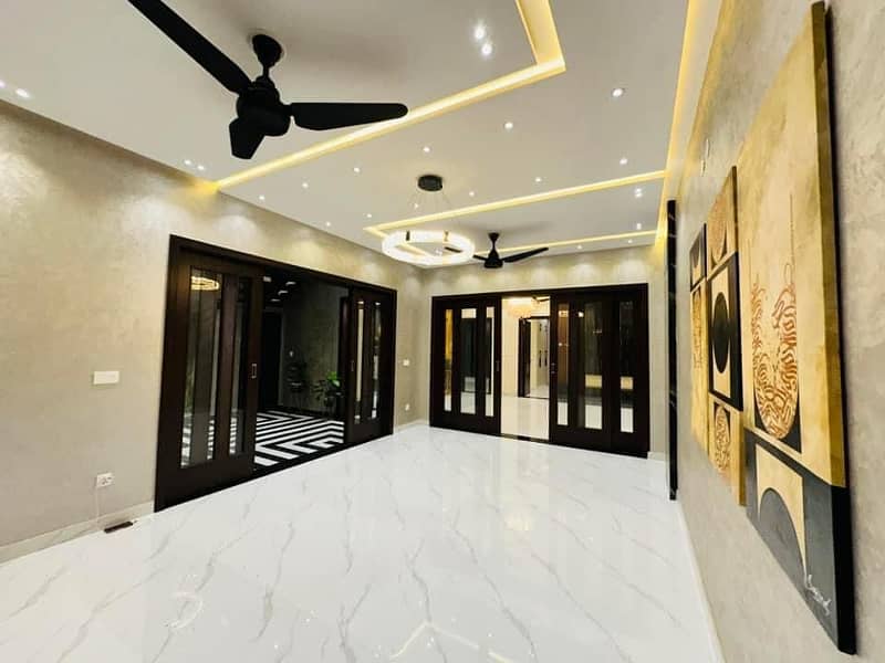 11 MARLA BEAUTIFUL HOUSE FOR SALE IN GULBAHAR BLOCK SECTOR C BAHRIA TOWN LAHORE 11