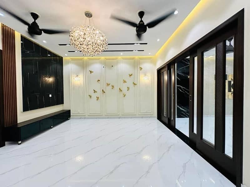 11 MARLA BEAUTIFUL HOUSE FOR SALE IN GULBAHAR BLOCK SECTOR C BAHRIA TOWN LAHORE 16