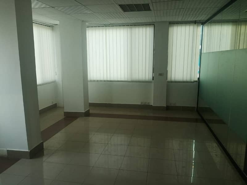 Office Of 3100 Square Feet Is Available For rent 3