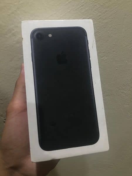 *iPhone 7 - Matte Black, 32GB, PTA Approved, Excellent Condition* 5