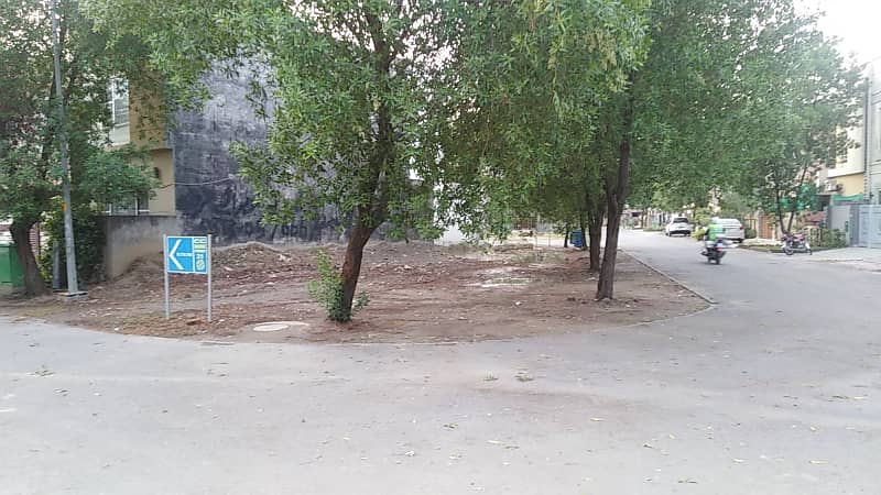 URGENT FOR SALE 10 MARLA PLOT IN CENTRAL BLOCK PHASE 1 BAHRIA ORCHAED 5