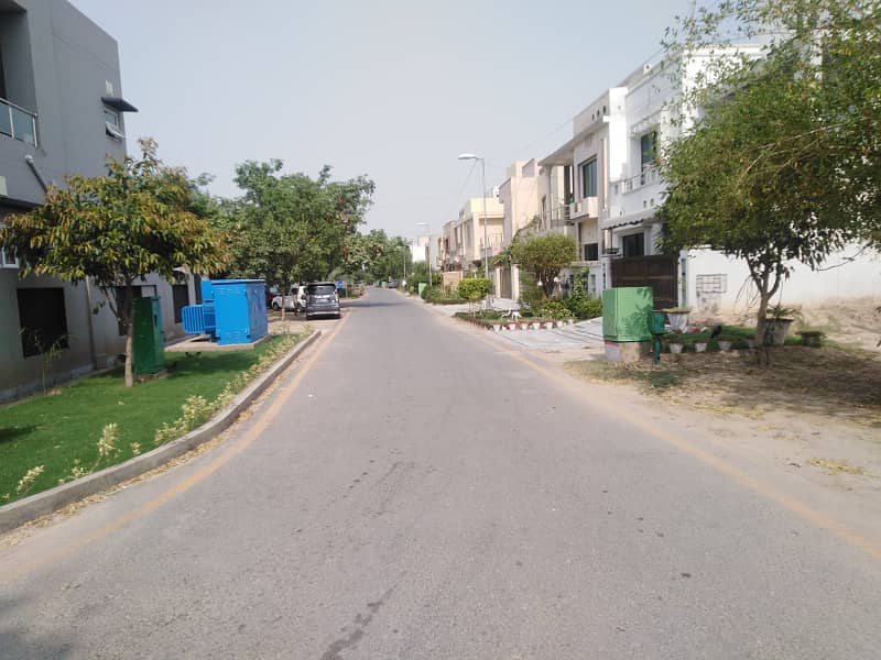 URGENT FOR SALE 10 MARLA PLOT IN CENTRAL BLOCK PHASE 1 BAHRIA ORCHAED 5