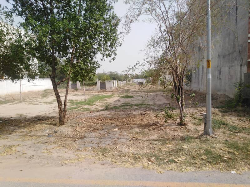 URGENT FOR SALE 10 MARLA PLOT IN CENTRAL BLOCK PHASE 1 BAHRIA ORCHAED 9