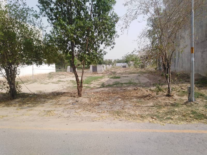 URGENT FOR SALE 10 MARLA PLOT IN CENTRAL BLOCK PHASE 1 BAHRIA ORCHAED 11