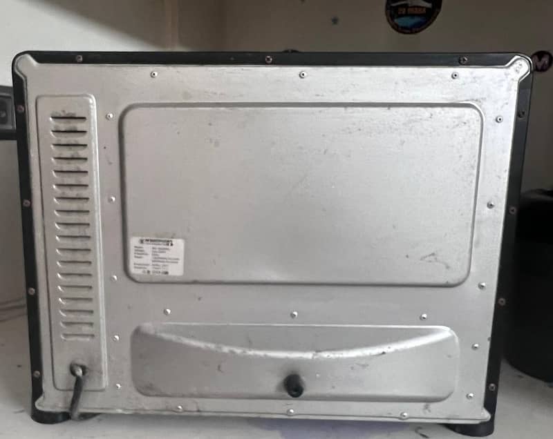 Electric Oven in Working Condition at Low Price 3