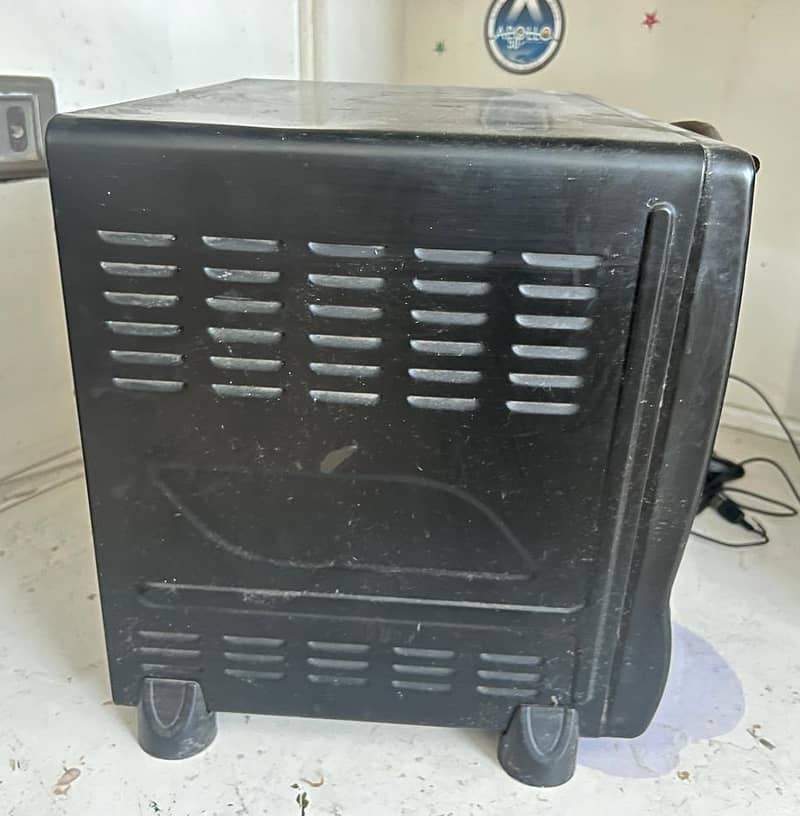 Electric Oven in Working Condition at Low Price 6