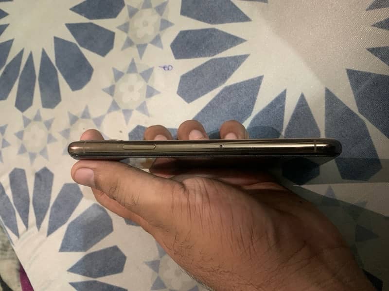 iphone 11 pro gold urgent sell 2