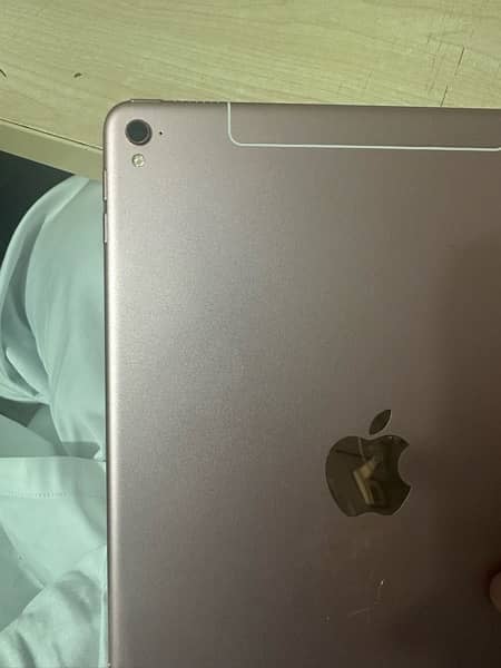 iPad Pro 9.7 inches cellular 6