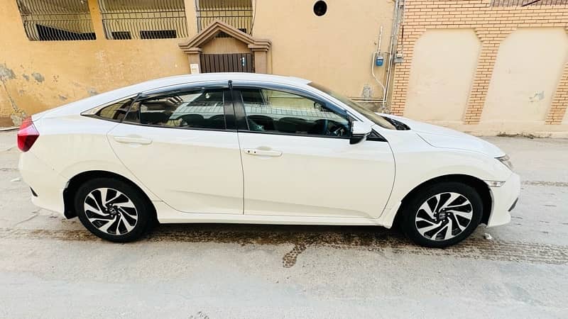 Honda Civic CVT 2016 UG Full option Total Genuine 3