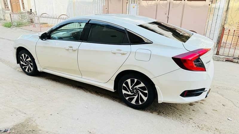 Honda Civic CVT 2016 UG Full option Total Genuine 4