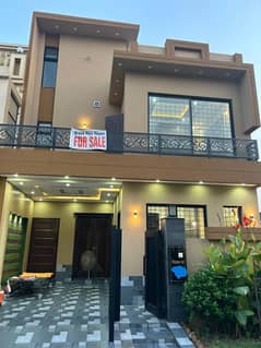 5 Marla Beautifully Built House is for Sale in Khayaban e Amin Block L