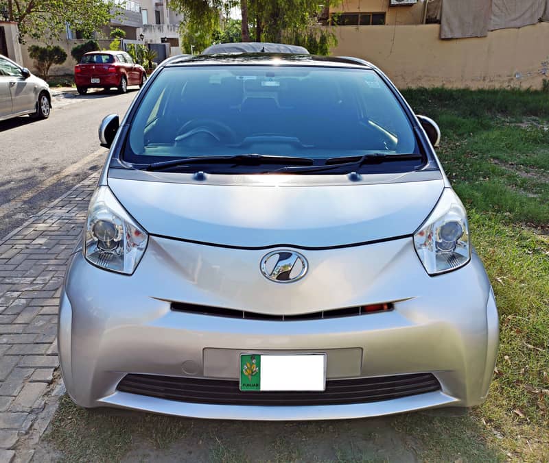 Toyota iQ 2012 1