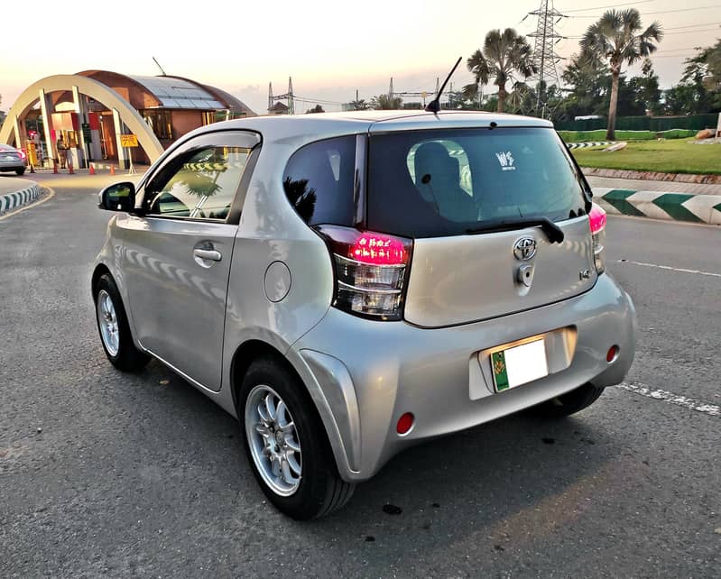 Toyota iQ 2012 7