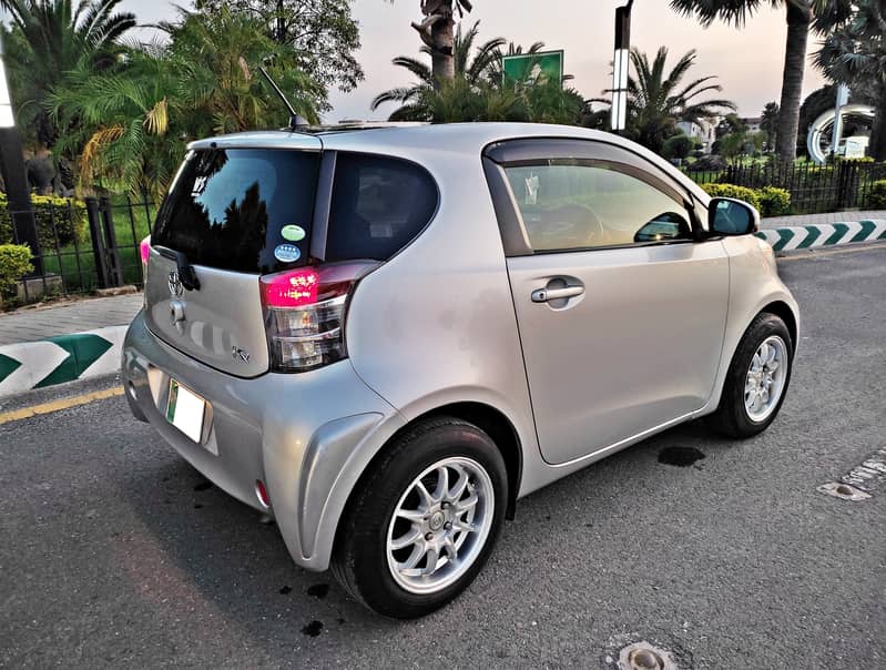 Toyota iQ 2012 10