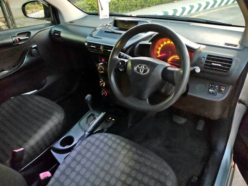 Toyota iQ 2012 11