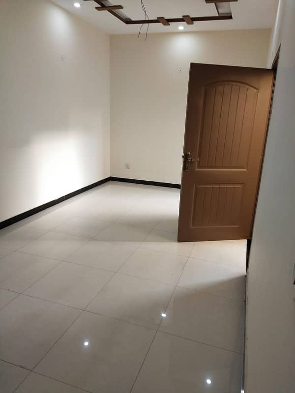 10 marla beautiful house available for sale in wapda town 1