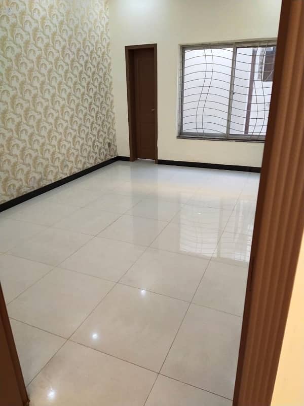 10 marla beautiful house available for sale in wapda town 8