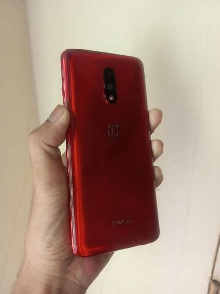 OnePlus 7 mobile and charger Snapdragon 855 4