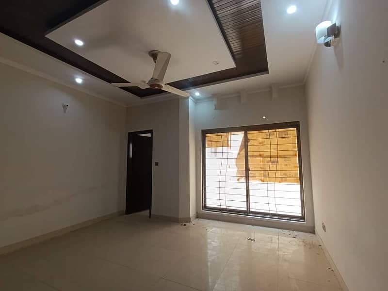 10Marla Full Luxury House Available For Rent in M Block LDA Avenue1 Lahore 3