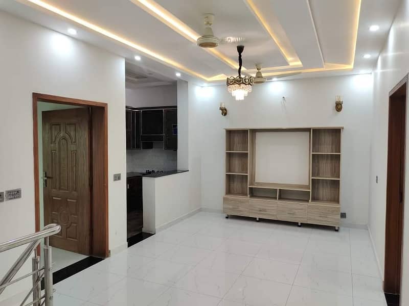 10Marla Full Luxury House Available For Rent in M Block LDA Avenue1 Lahore 13